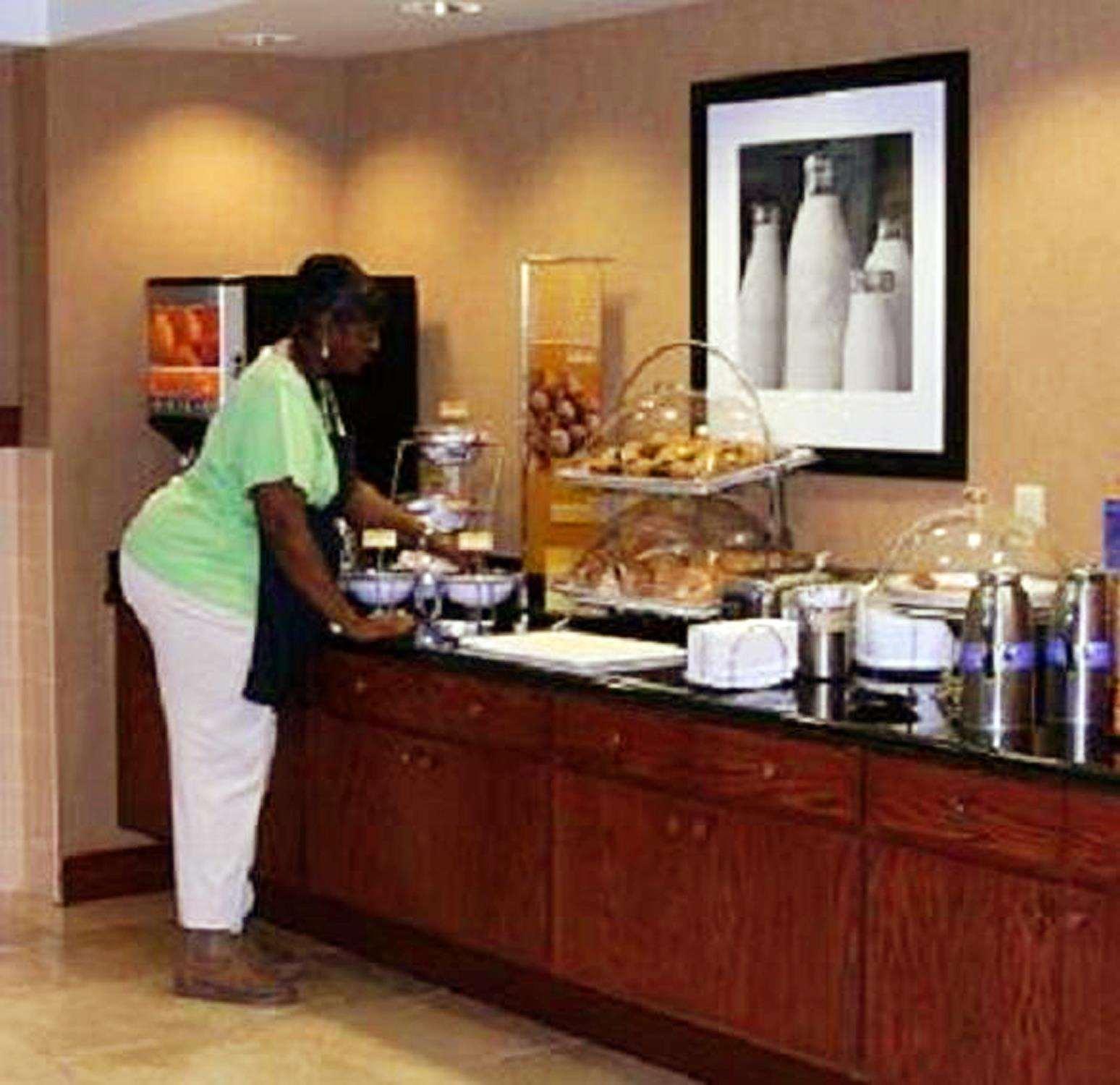 Hampton Inn & Suites Bloomington-Normal Restaurang bild