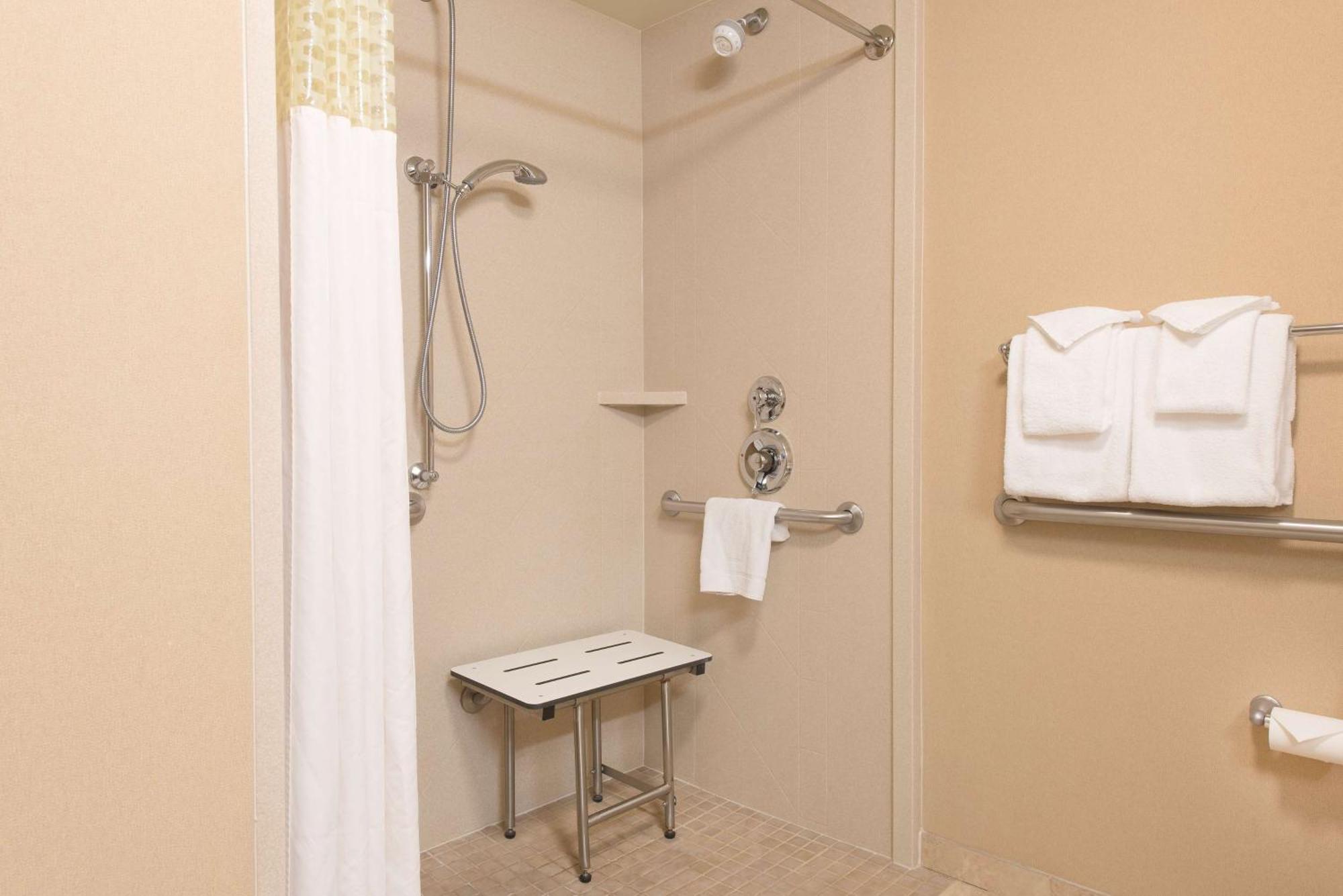 Hampton Inn & Suites Bloomington-Normal Exteriör bild