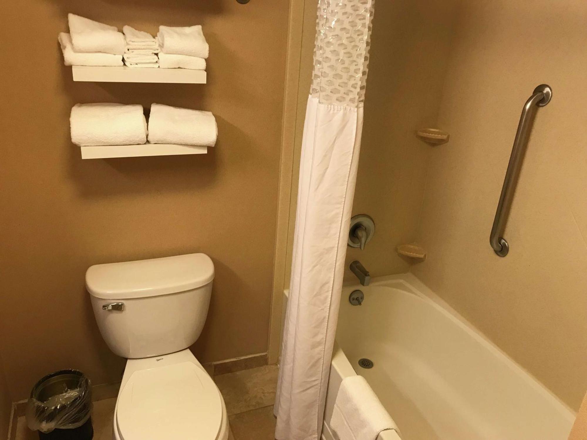 Hampton Inn & Suites Bloomington-Normal Exteriör bild