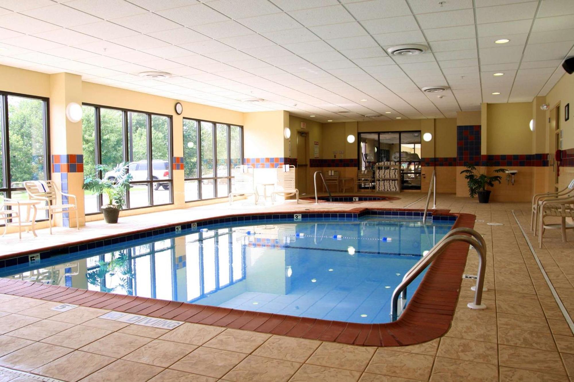 Hampton Inn & Suites Bloomington-Normal Exteriör bild